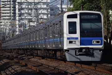 西武鉄道6000系6116Fを都立大学～自由が丘間で撮影した画像