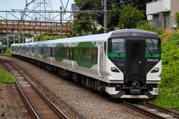 JR東日本E257系オオOM-93編成を西国分寺駅で撮影した画像