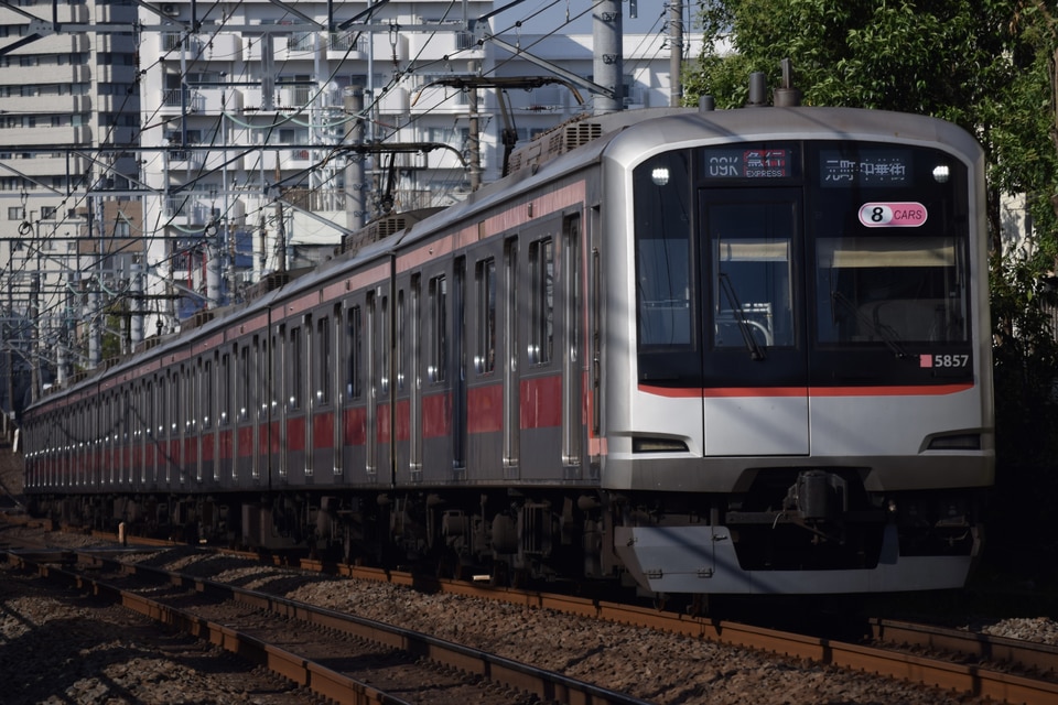 東急5050系5157F<br class="br-sp" />(5157編成)の写真