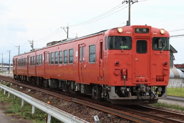 JR西日本キハ47形27を油田～砺波間で撮影した画像