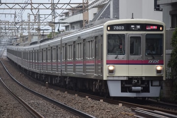 京王電鉄7000系7803Fを八幡山～上北沢間で撮影した画像