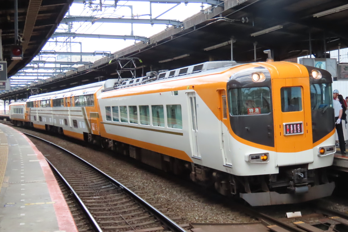 近畿日本鉄道 西大寺検車区 30000系「ビスタEX」 