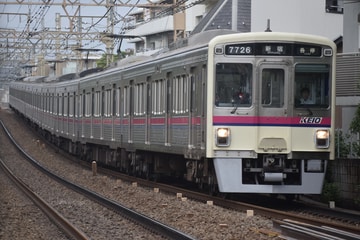 京王電鉄7000系7726Fを八幡山～上北沢間で撮影した画像