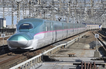 JR東日本E5系U23編成を大宮駅で撮影した画像
