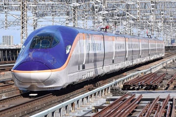 JR東日本E8系G2編成を大宮駅で撮影した画像