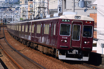 阪急電鉄7000系7019Fを王子公園駅で撮影した画像
