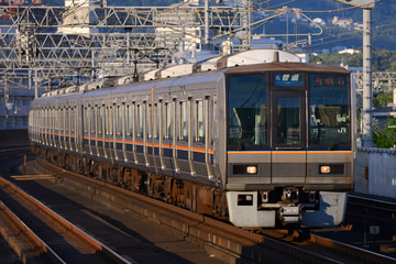 JR西日本207系S65編成を六甲道駅で撮影した画像