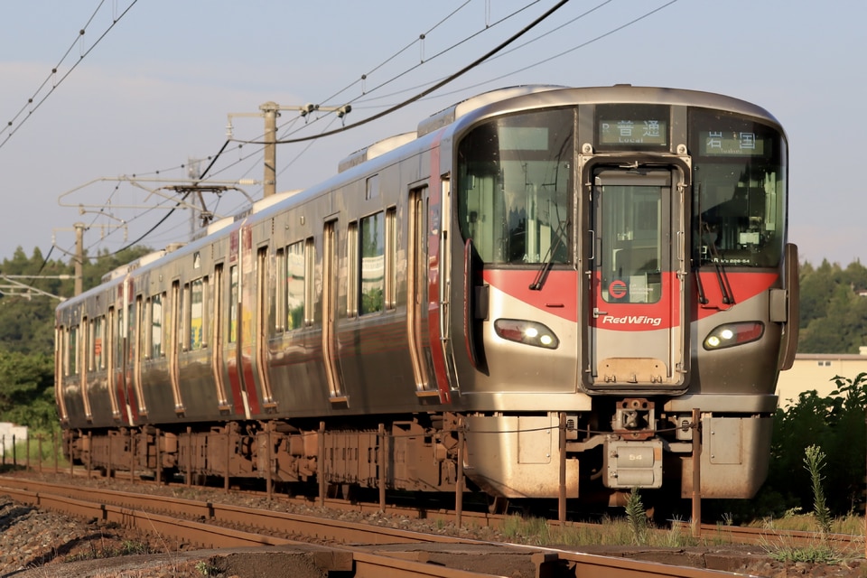 JR西227系A54編成<br class="br-sp" />(ヒロA54編成)の写真
