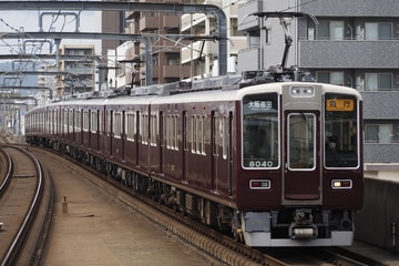 阪急電鉄8000系8040Fを岡町駅で撮影した画像