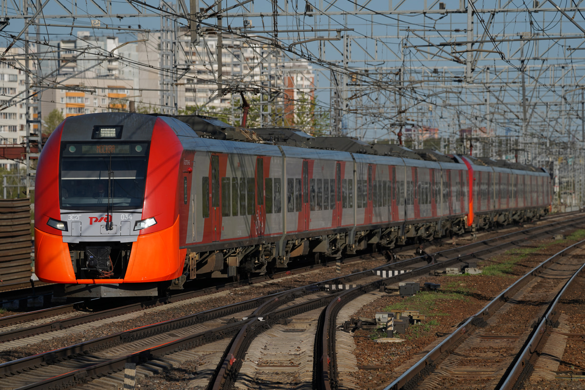 ロシア鉄道  ЭС1 