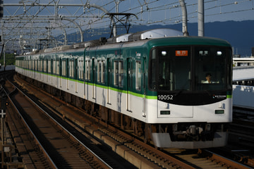 京阪電気鉄道10000系10001Fを淀駅で撮影した画像