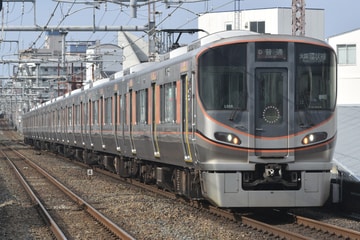 JR西日本323系LS08編成を桃谷駅で撮影した画像