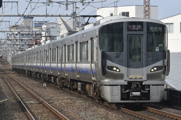 JR西日本225系HF438編成を桃谷駅で撮影した画像