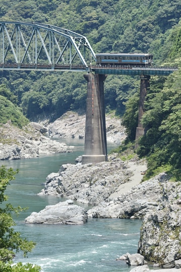 JR四国1000形1014を小歩危～大歩危間で撮影した画像
