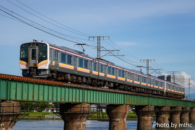 新潟車両センターE129系ニイB14編成を白山～上所間で撮影した写真