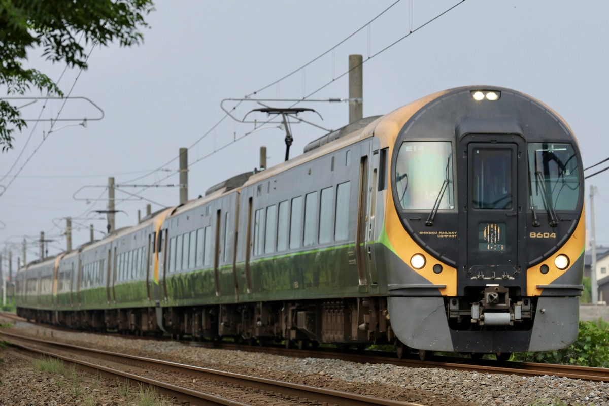 JR四国 松山運転所 8600系 E14編成