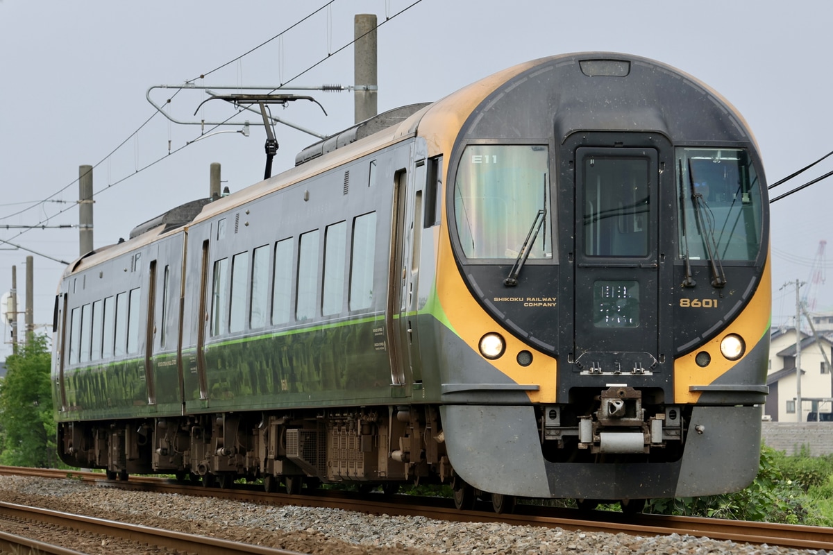 JR四国 松山運転所 8600系 E11編成