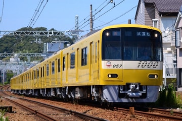 京急電鉄1000形1057Fを金沢八景～追浜間で撮影した画像