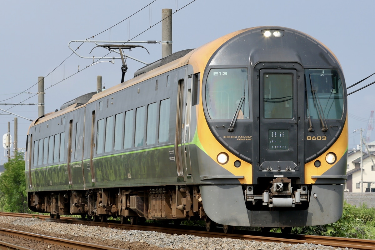 JR四国 松山運転所 8600系 E13編成