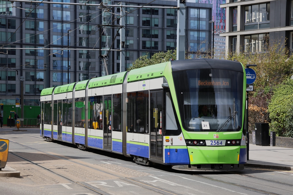 Transport for London  Croydon Variobahn 2558