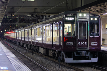 阪急電鉄8000系8002×8Rを十三駅で撮影した画像