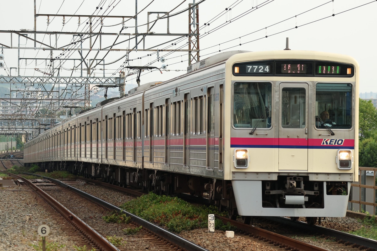 京王電鉄  7000系 7724F