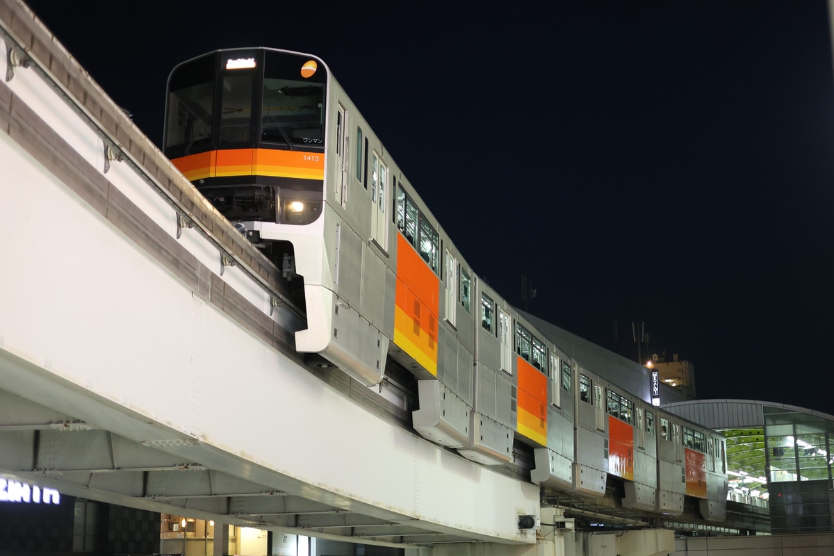 多摩都市モノレール  1000系 1113F
