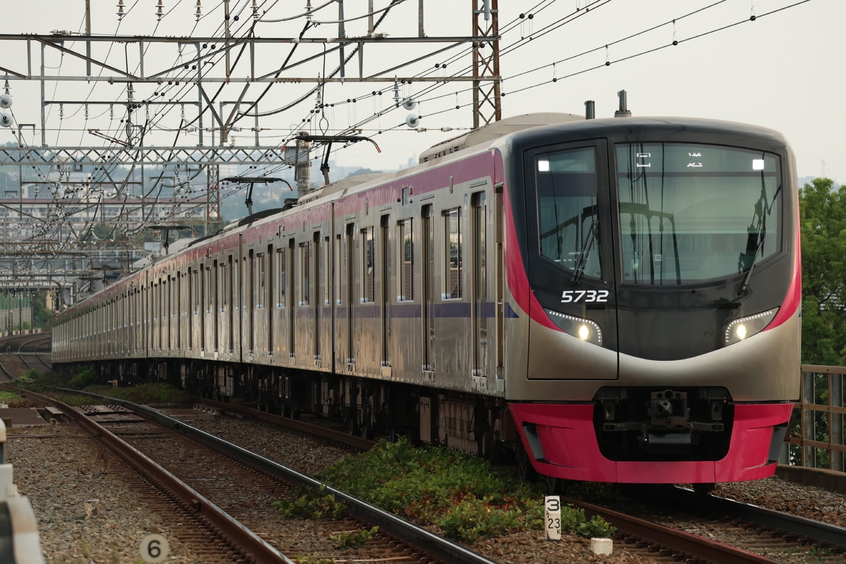 京王電鉄  5000系 5732F