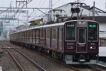 阪急電鉄8300系8300Fを西山天王山駅で撮影した画像