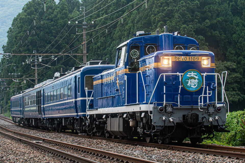 DL大樹8号/DE10 1109(カワセミHM)+青編成