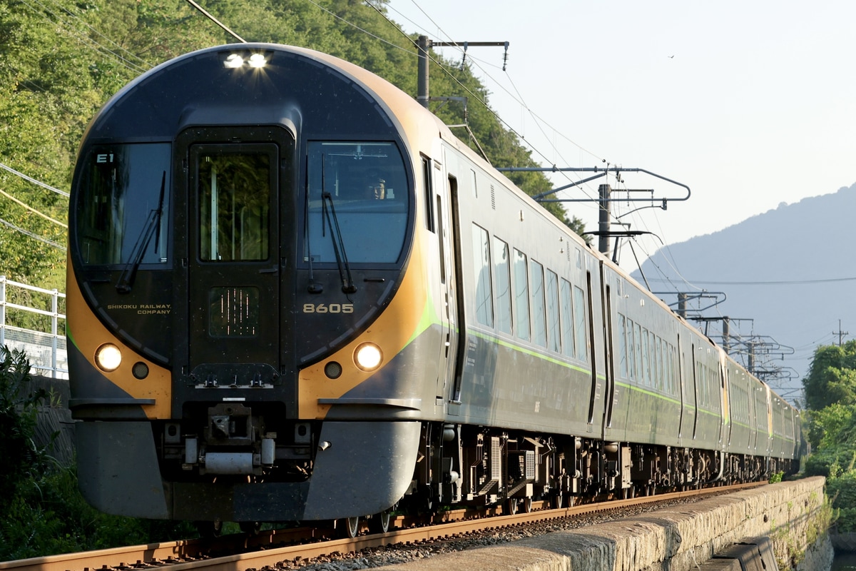 JR四国 松山運転所 8600系 E1編成