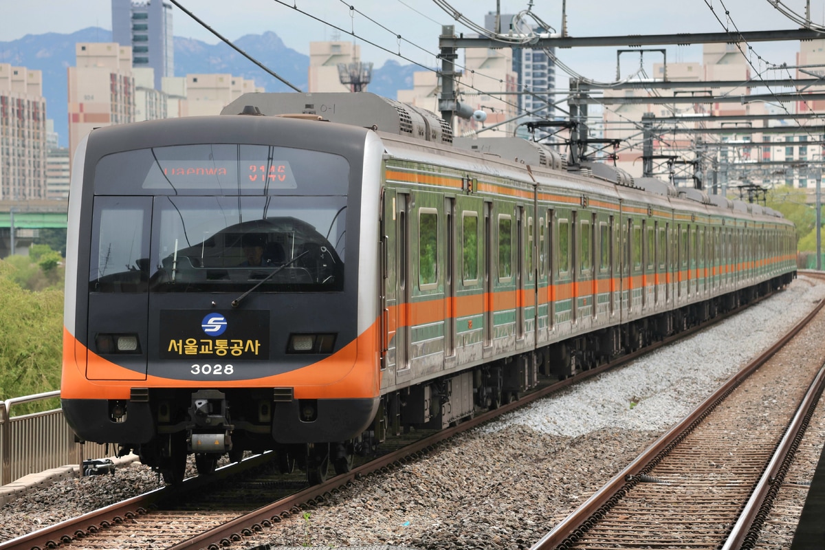 Seoul Metro  3000系 3X28F