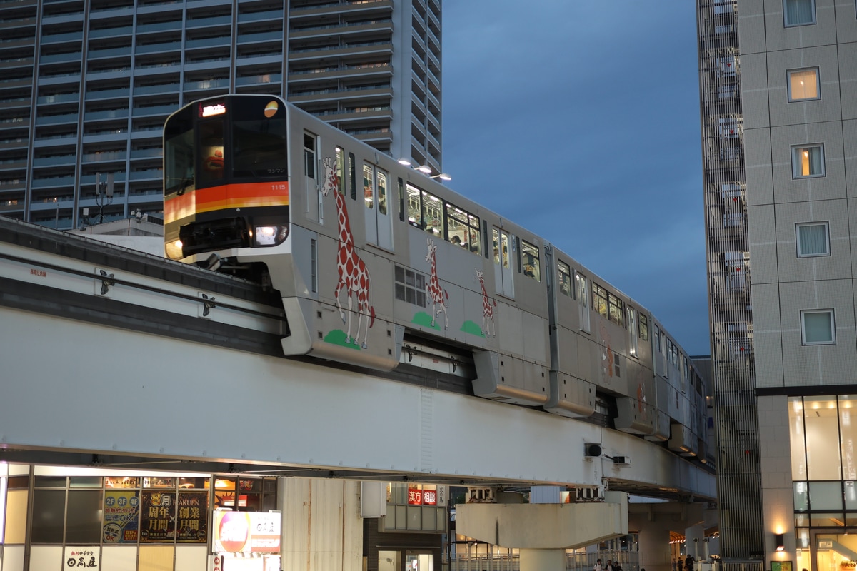 多摩都市モノレール  1000系 1115F