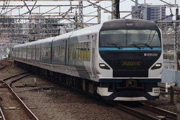 JR東日本E257系オオNA-11編成を中野駅で撮影した画像