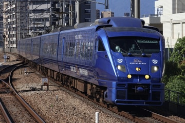 JR九州883系AO-1編成を吉塚駅で撮影した画像