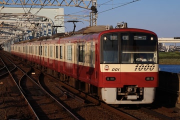 京急電鉄1000形1001Fを八広駅で撮影した画像