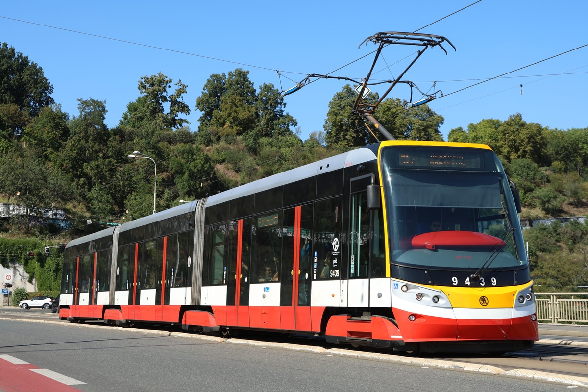 Dopravní podnik hl. m. Prahy  Škoda 15T7 ForCity Alfa Praha 9439