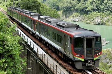 JR四国2700系2801を三縄～祖谷口間で撮影した画像