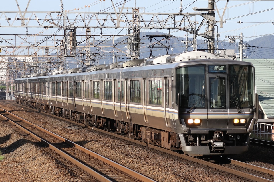 JR西223系V44編成<br class="br-sp" />(ホシV44編成)の写真