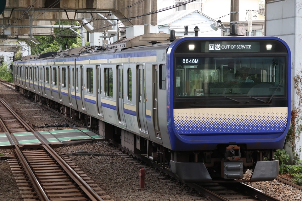 JR東E235系クラJ-13編成<br class="br-sp" />(J-13編成)(クラJ-13)の写真