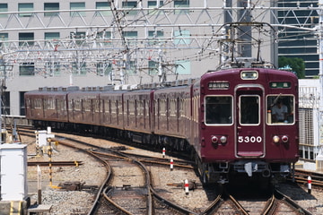 阪急電鉄5300系5300Fを大阪梅田駅で撮影した画像