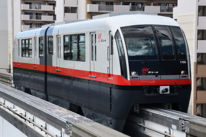 沖縄都市モノレール運営基地1000形06編成を壺川駅で撮影した写真