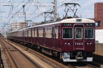阪急電鉄7300系7323Fを上新庄駅で撮影した画像