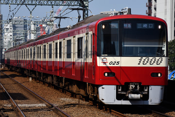 京急電鉄1000形1025Fを大森海岸駅で撮影した画像