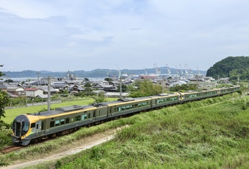 JR四国8600系E2編成を大西～伊予亀岡間で撮影した画像