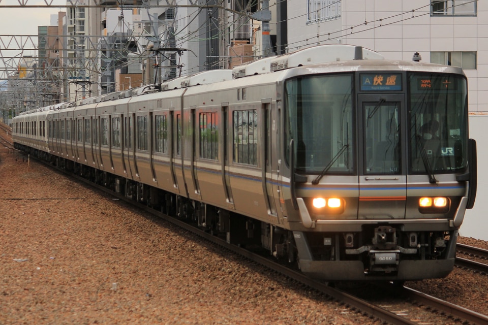 JR西223系J12編成<br class="br-sp" />(ホシJ12編成)の写真