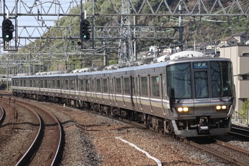 JR西日本223系V41編成を島本駅で撮影した画像