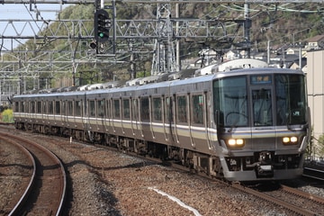 JR西日本223系V40編成を島本駅で撮影した画像