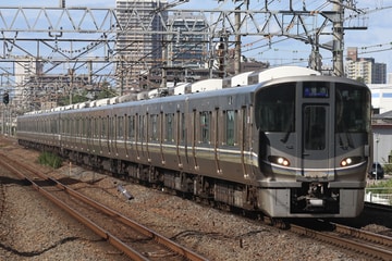 JR西日本225系L1編成を南草津駅で撮影した画像