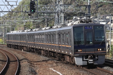 JR西日本207系T12編成を島本駅で撮影した画像